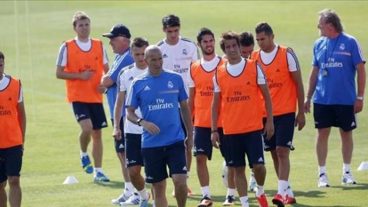 Zidane, en un entrenamiento con el primer equipo del Madrid.