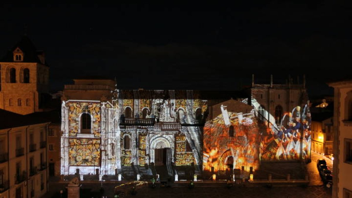 Espectáculo luminoso sobre la fachada de San Isidoro. RAMIRO