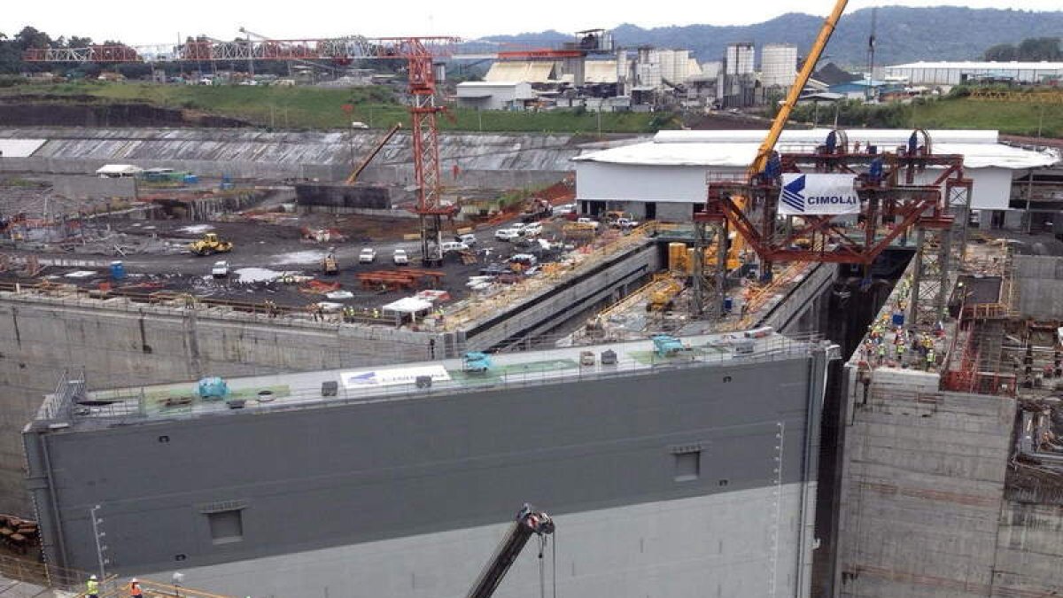 Sacyr lidera la construcción del canal de Panamá.