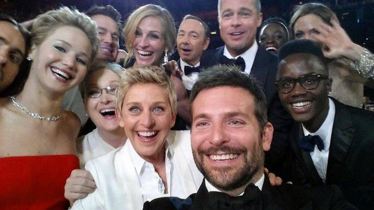 El 'selfie' de Ellen DeGeneres, en el que aparecen Jared Leto, Jennifer Lawrence, Meryl Streep, Bradley Cooper, Peter Nyong'o Jr., Channing Tatum, Julia Roberts, Kevin Spacey, Brad Pitt, Lupita Nyong'o y Angelina Jolie.