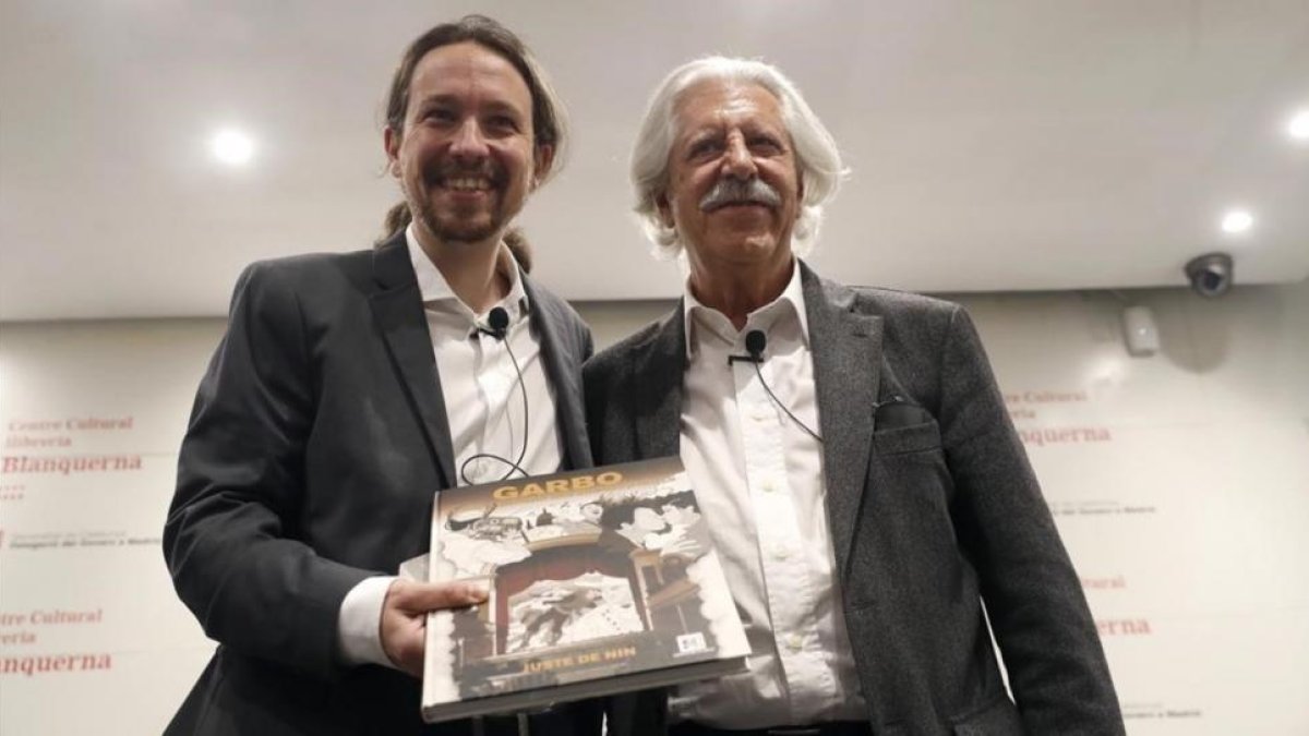 Iglesias y Juste de Nin en la presentación de la novela gráfica "Garbo, el espía catalán que engañó a Hitler", en el Centre Cultural Blanquerna de Madrid.