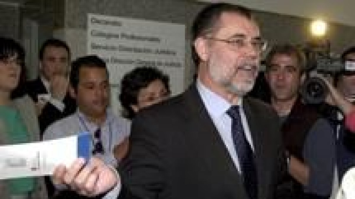 El fiscal jefe de Madrid anunciando la posibilidad de querellarse contra Michavila