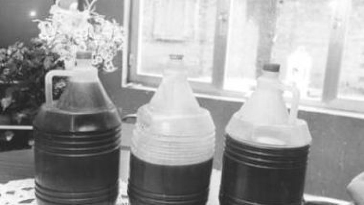 Botellas de aceite de colza que afectó a miles de personas en España.