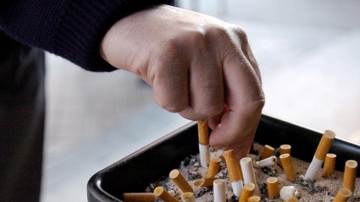 La Ley antitabaco que prohibe fumar en todos los espacios cerrados entró en vigor en 2011