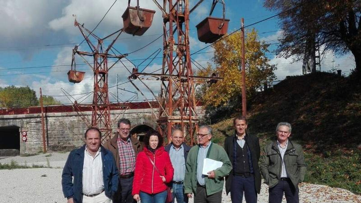 Los miembros de la ejecutiva, ayer en Brañuelas. DL