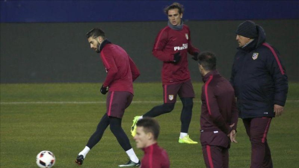 Los jugadores del Atlético se ejercitan en el último entrenamiento antes de la semifinal.