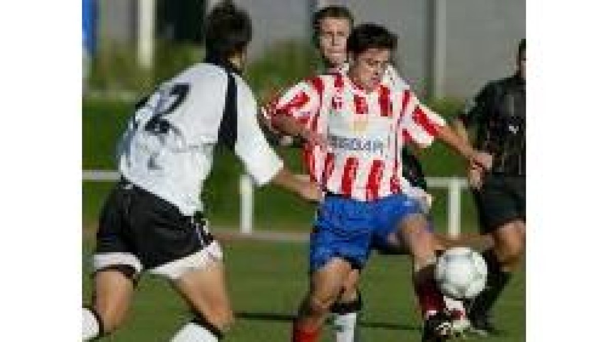 Josines marcó de penalti en la única ocasión de su equipo.