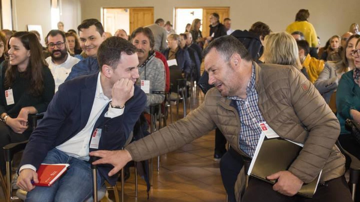 Javier Alfonso Cendón y Eduardo Morán, el uno y el dos del PSOE leonés, en un comité provincial.