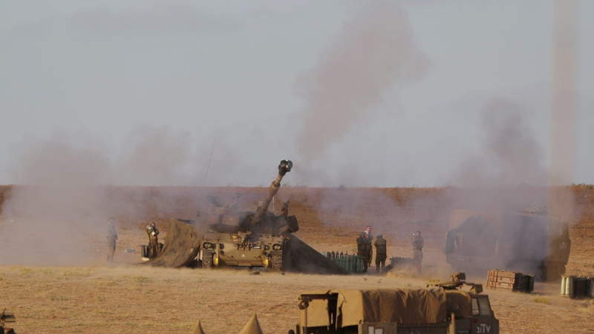 El Ejército israelí bombardea posiciones de Hamas en Gaza.