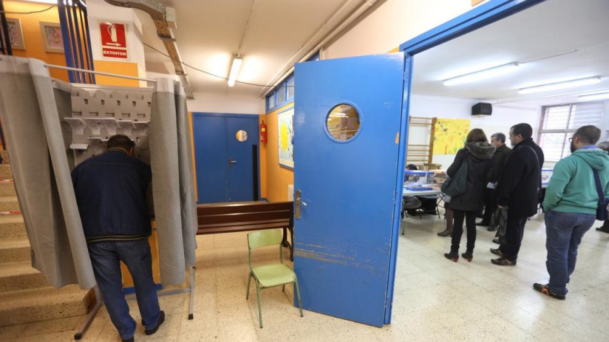 Un colegio electoral en las elecciones generales del 20 de diciembre del 2015.