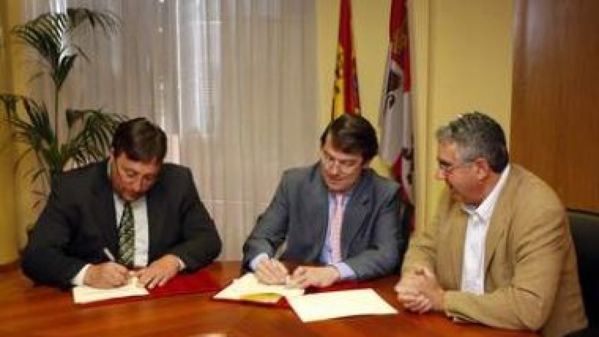 José Manuel Pereira, Alfonso Fernández Mañueco y Agustín García Millán, ayer en Valladolid.