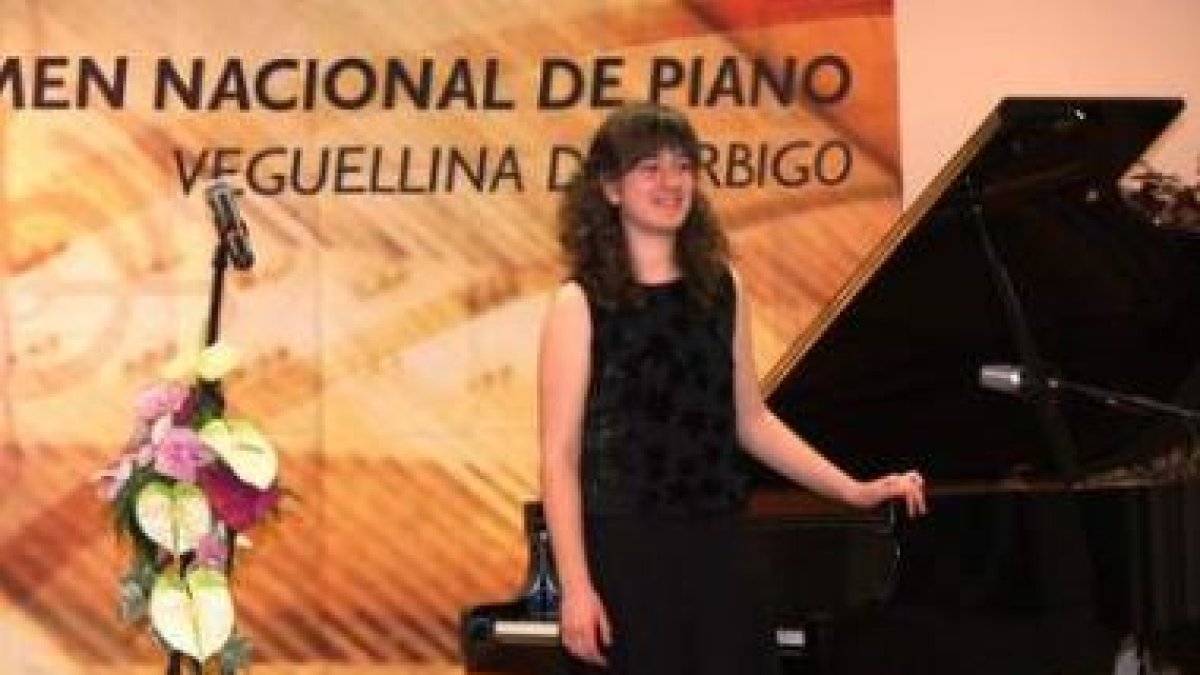 Elena Frutos, ganadora de la categoría de Bachillerato, se alzó con el Premio Especial del Jurado.