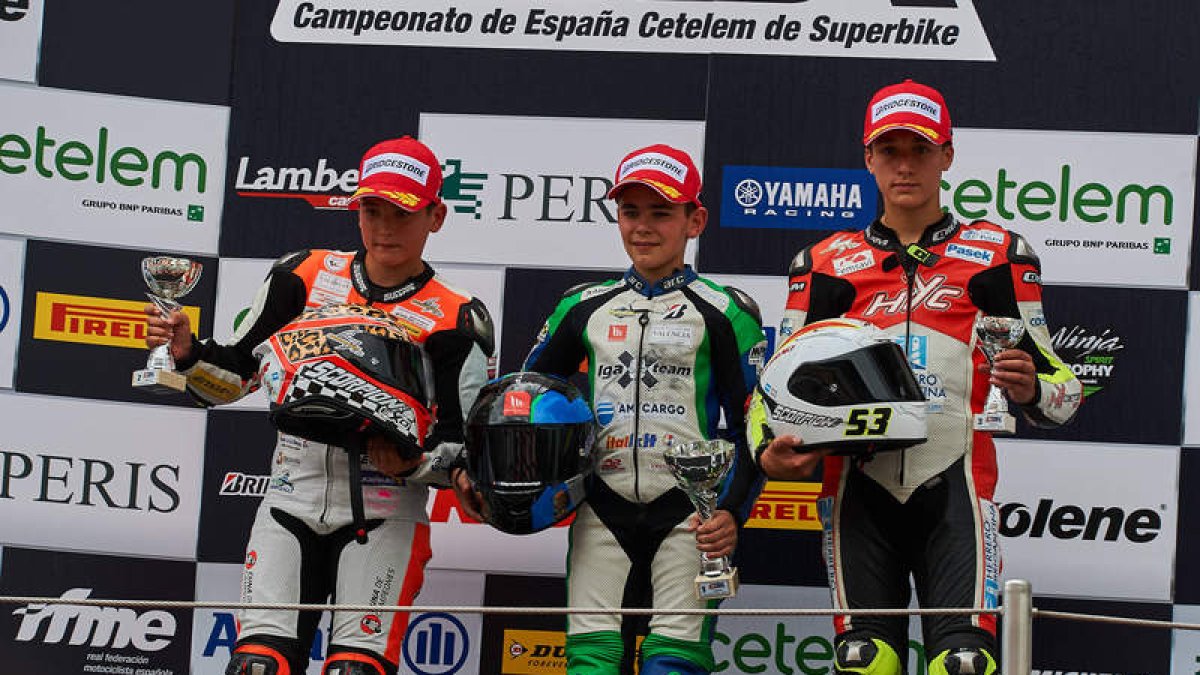 Héctor Yebra, a la derecha, lograba una notable tercera posición en el Circuito de Cataluña. DL