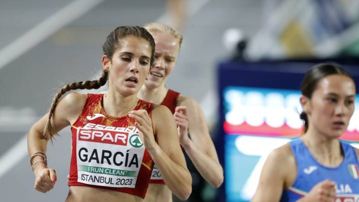 Marta García en un momento de la final de los 3.000 metros en la que quedó décima. RFEA/MIGUËLEZ