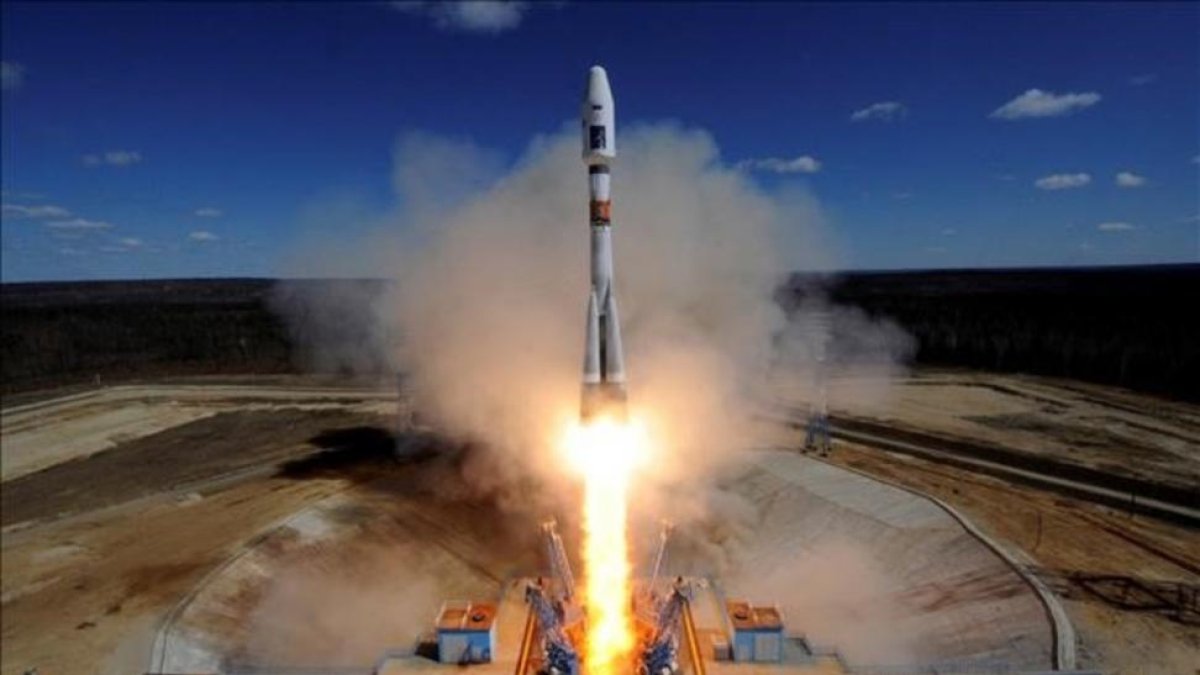 Rusia lanza al segundo intento el primer cohete desde su nuevo cosmódromo.