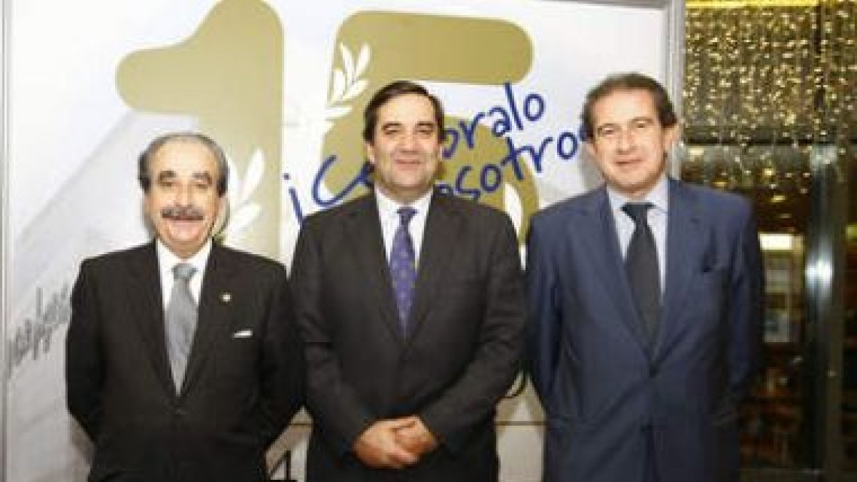 Manuel Orellana, Ignacio Castellote y José María Lesmes, ayer en El Corte Inglés de León.