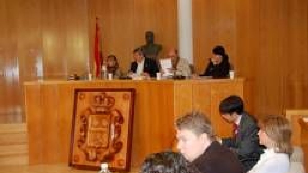 El grupo de concejales del PSOE en San Andrés, ayer en el último Pleno del año