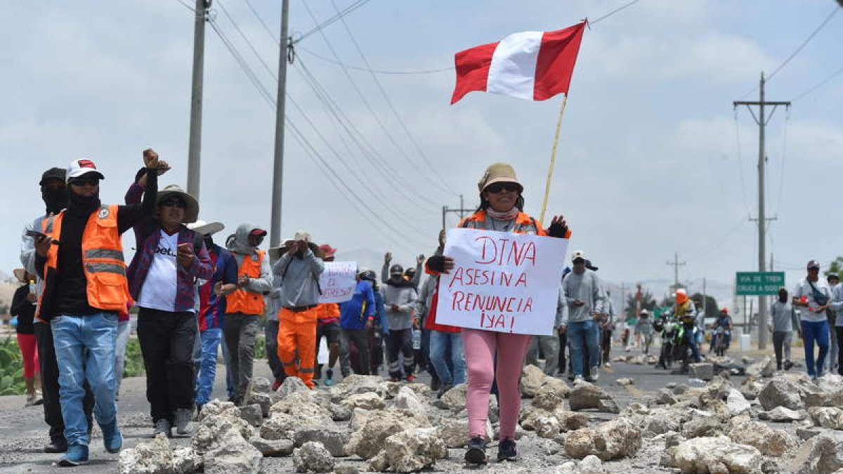 Imagen de una manifestación contra la presidenta peruana. JOSÉ SOTOMAYOR
