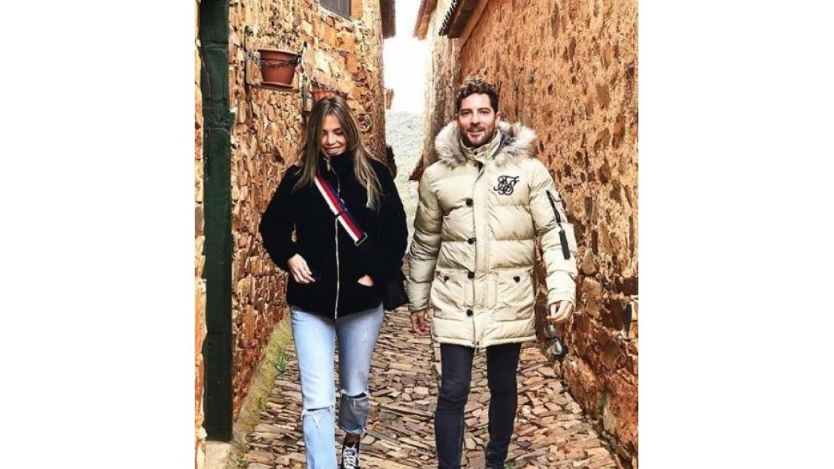 David Bisbal y su novia, por las calles de Castrillo de los Polvazares