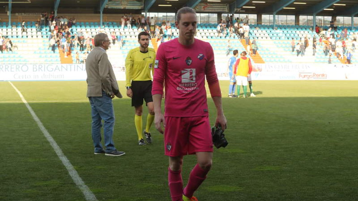 David Gómez seguirá siendo portero de la Deportiva Ponferradina esta temporada. ANA F. BARREDO
