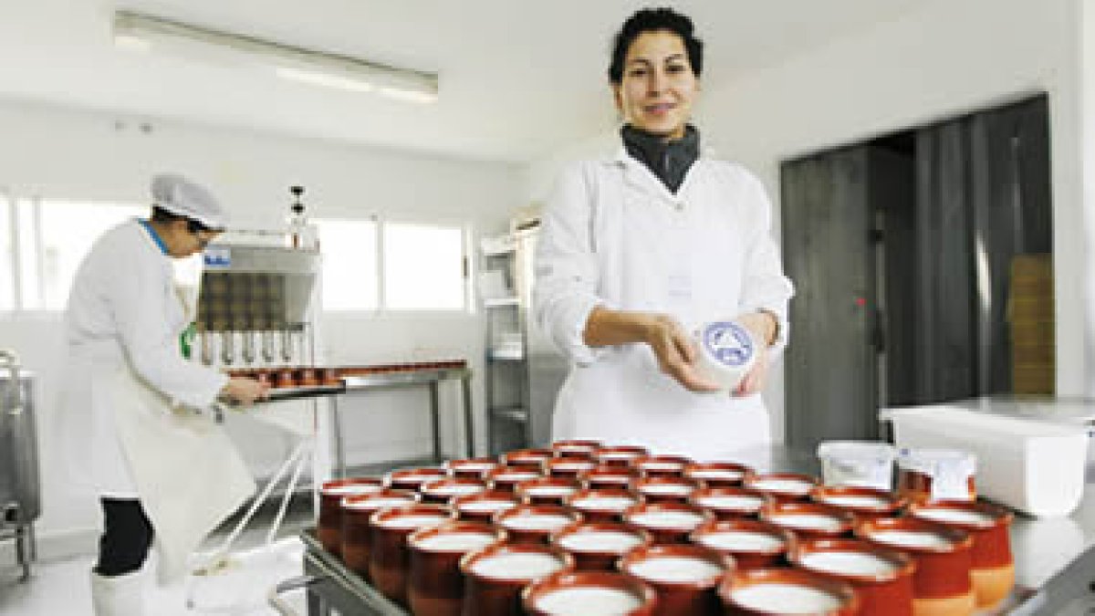 Diana Fernández es la directora de Lácteos Díbela, una pequeña empresa leonesa de queso y yogur.