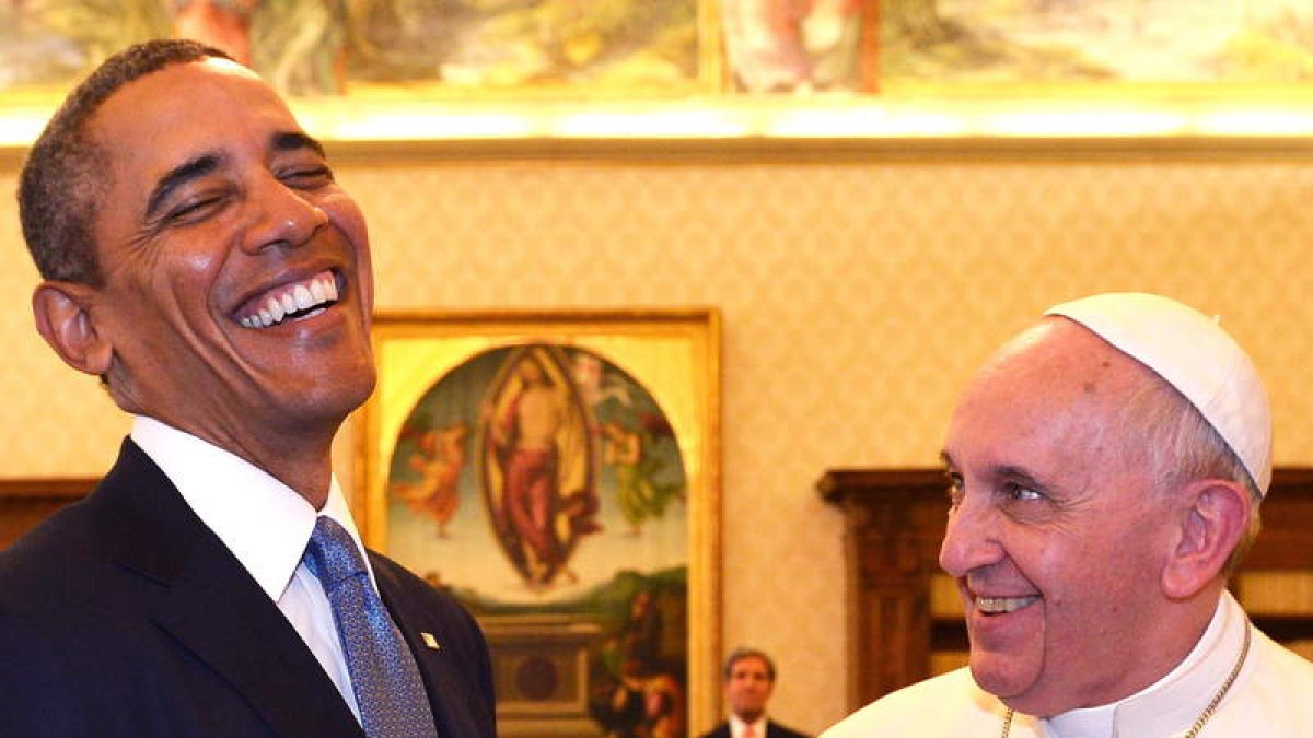Obama y el papa Francisco, conversan tras una audiencia privada en el Vaticano.