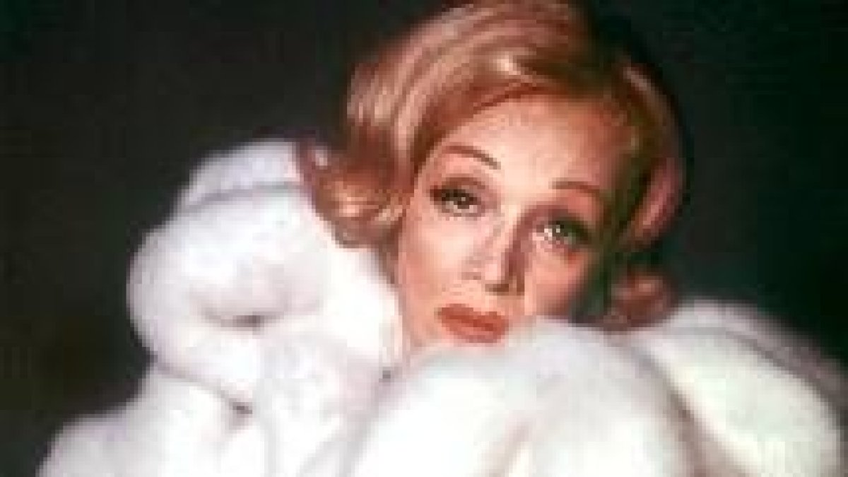 Marlene Dietrich, musa de Lubitsch, protagoniza la película «Ángel»