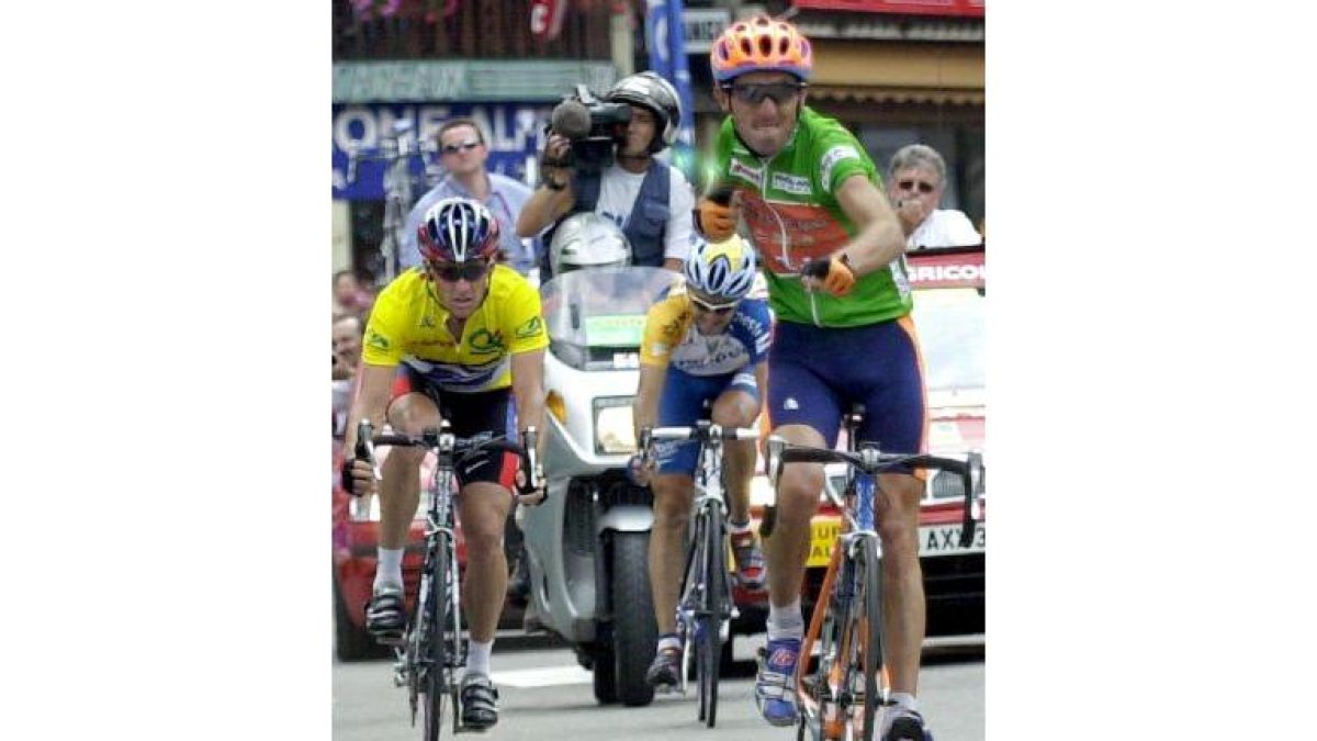 Mayo, a la derecha, en una de sus exhibiciones ante Lance Armstrong
