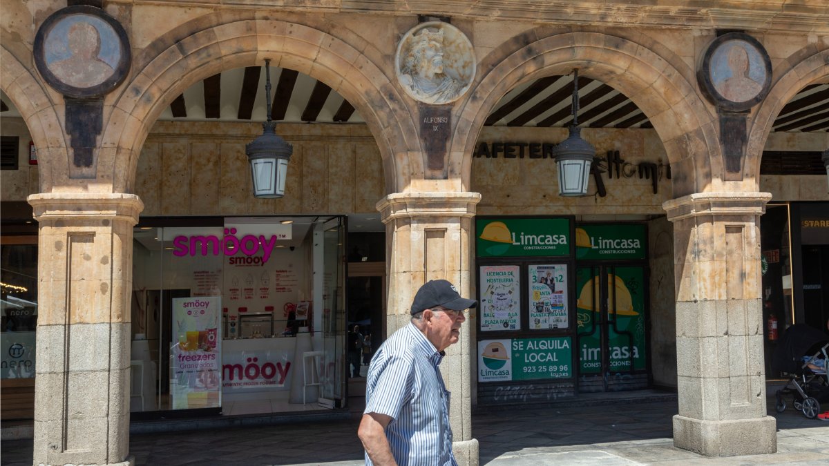 El medallón ya ha sido despejado de los andamios y lonas que lo cubrían. ICAL