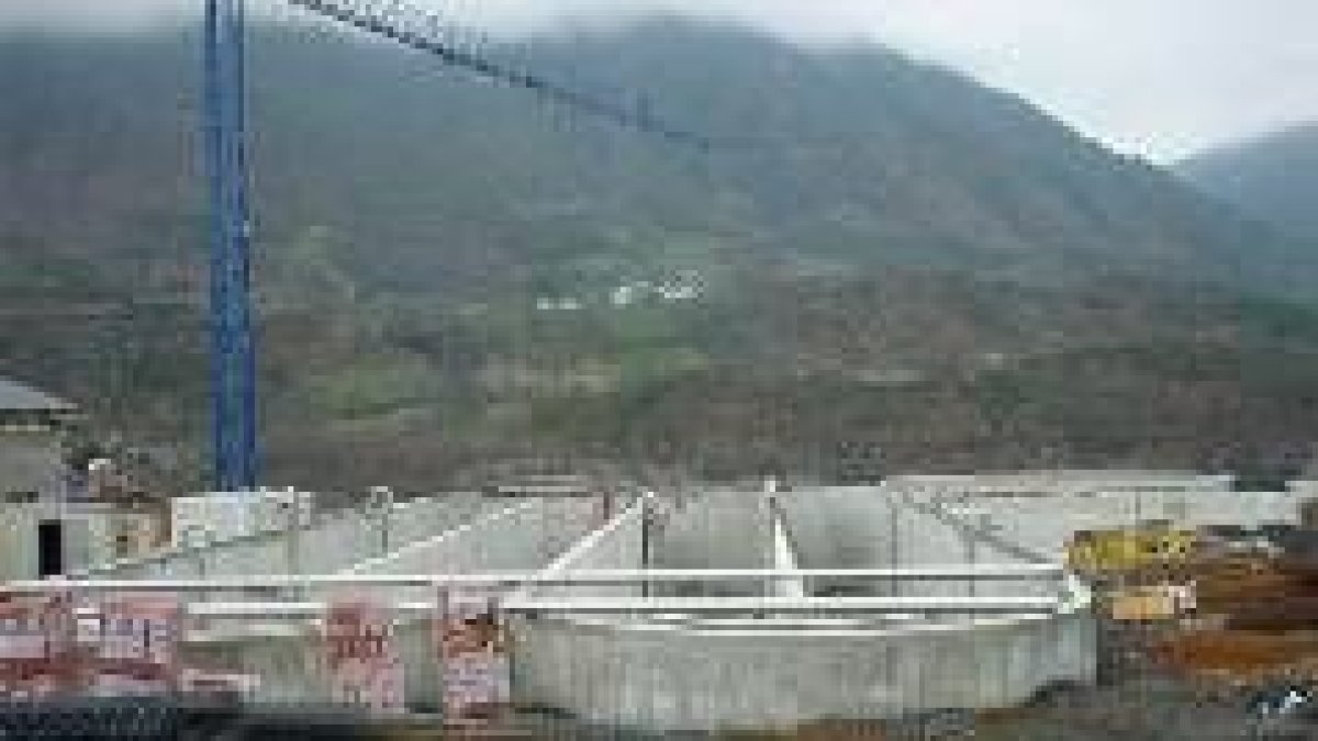 En la imágen, la estación depuradora de aguas residuales de Villablino, ubicada en Las Rozas.