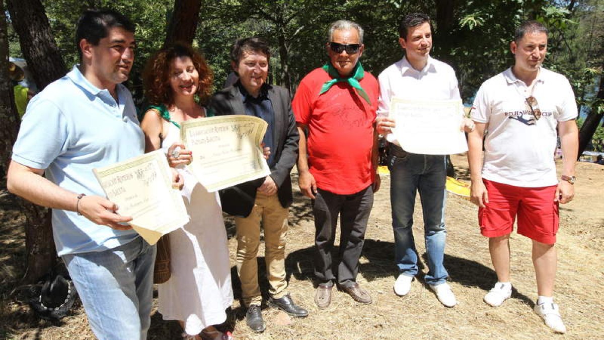 Lago, Prada, Folgueral, Enríquez, Rodríguez y Núñez, tras el acto con los romeros mayores.