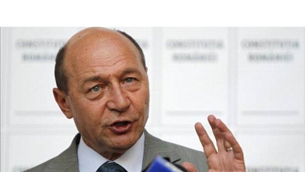 El presidente de Rumanía, Traian Basecu, durante un acto de campaña pidiendo el boicot del referendo.