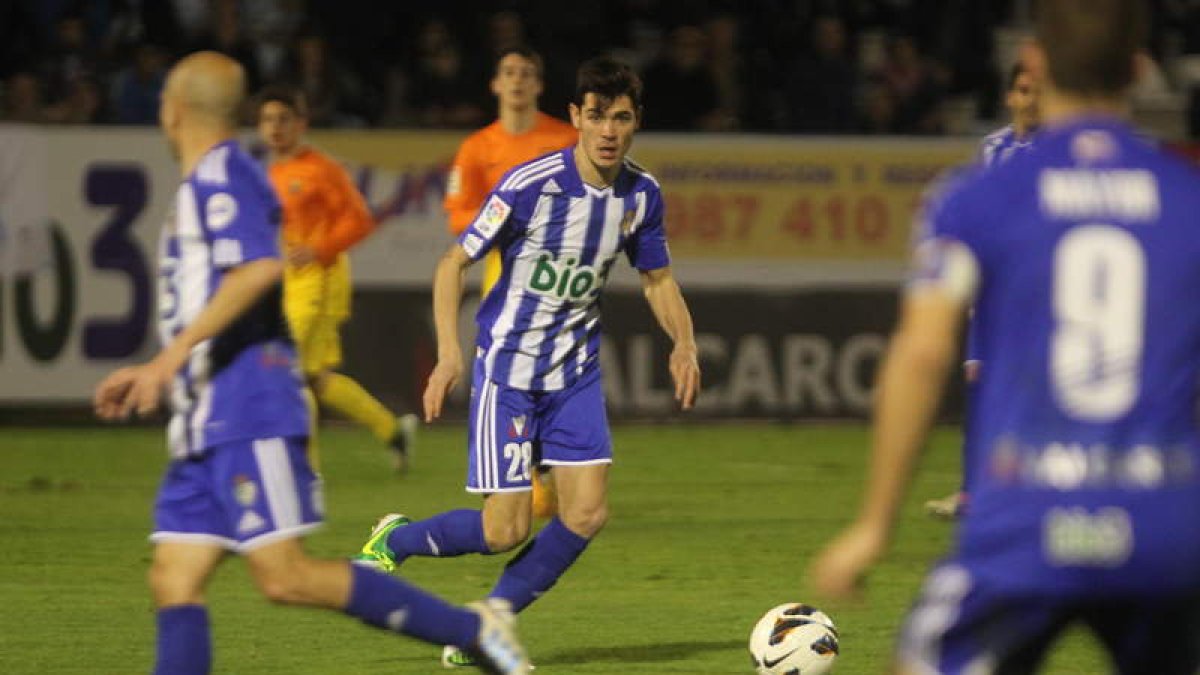 Jozabed debutó en El Toralín tras haber tenido minutos en El Madrigal y dejó destellos.