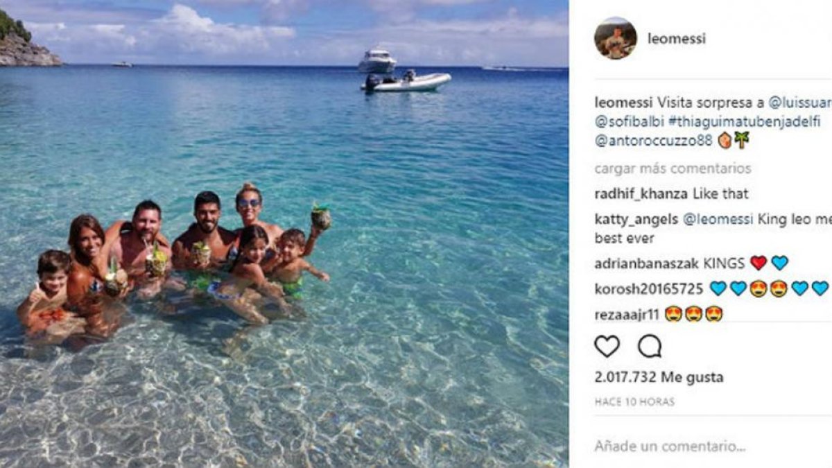 Messi y Suárez, con sus respectivas familias en Barbuda.