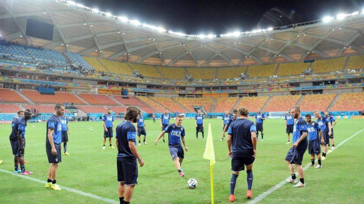 La selección italiana se ejercita durante un entrenamiento previo al inicio del Mundial 2014.