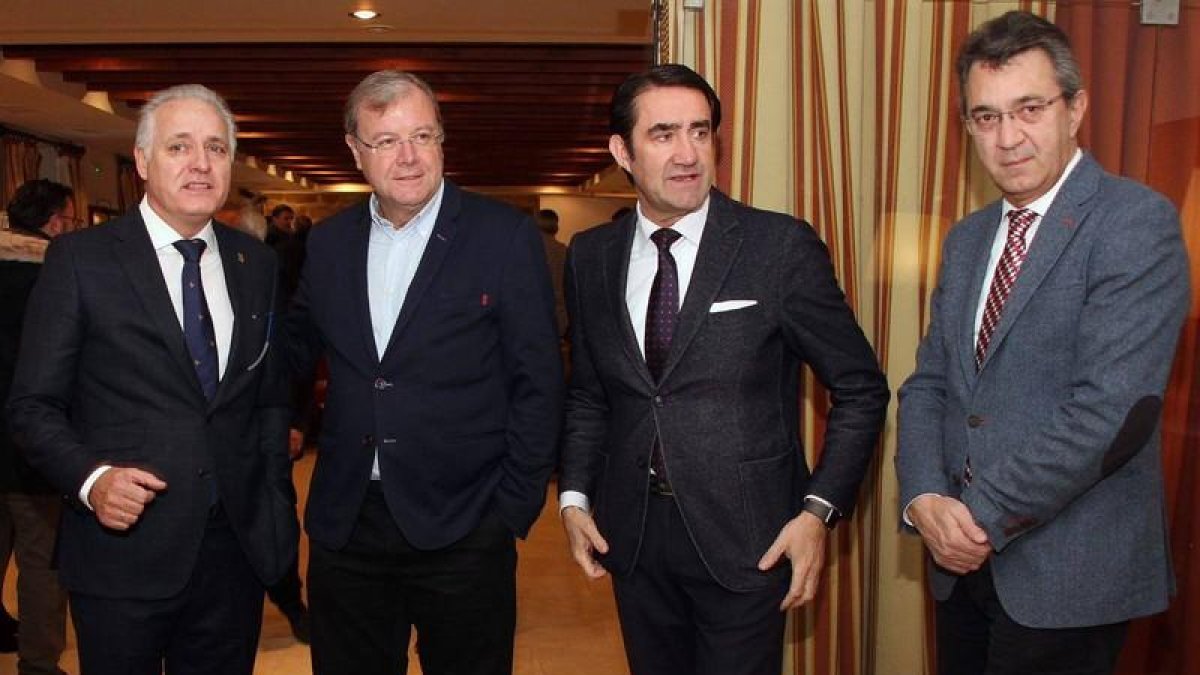 Javier Menéndez, Antonio Silván, Juan Carlos Suárez-Quiñones y Juan Martínez Majo.