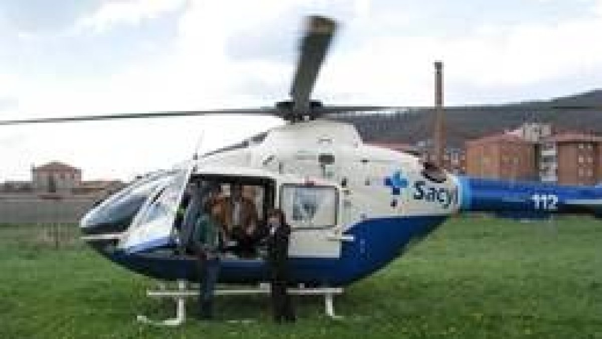 Nicanor Sen, alcalde de Cistierna, tras realizar un recorrido aéreo con el helicóptero del 112