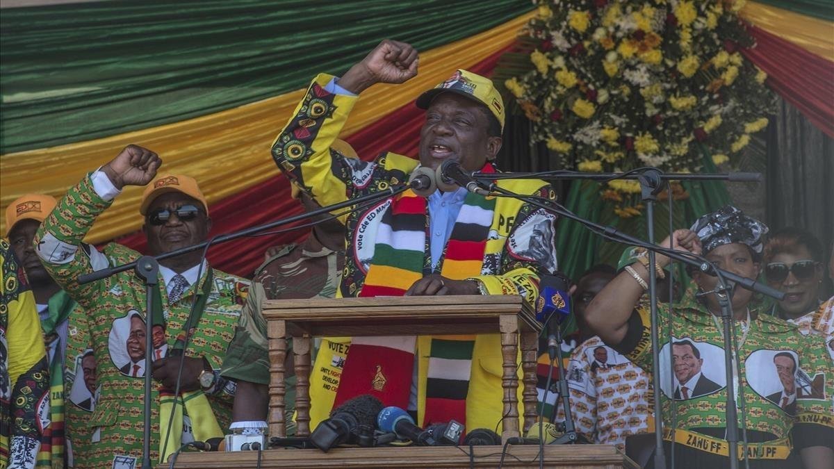 El presidente Emmerson Mnangagwa, en el cierre de campaña en Harare.