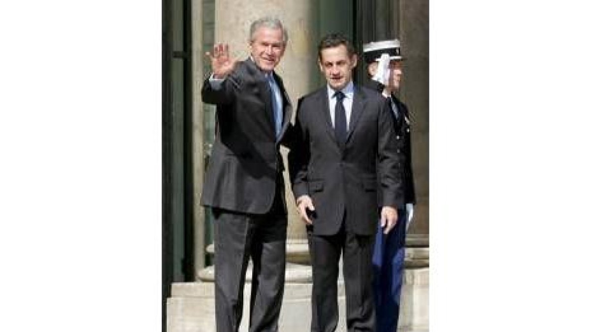 Bush y Sarkozy emitieron un duro comunicado
