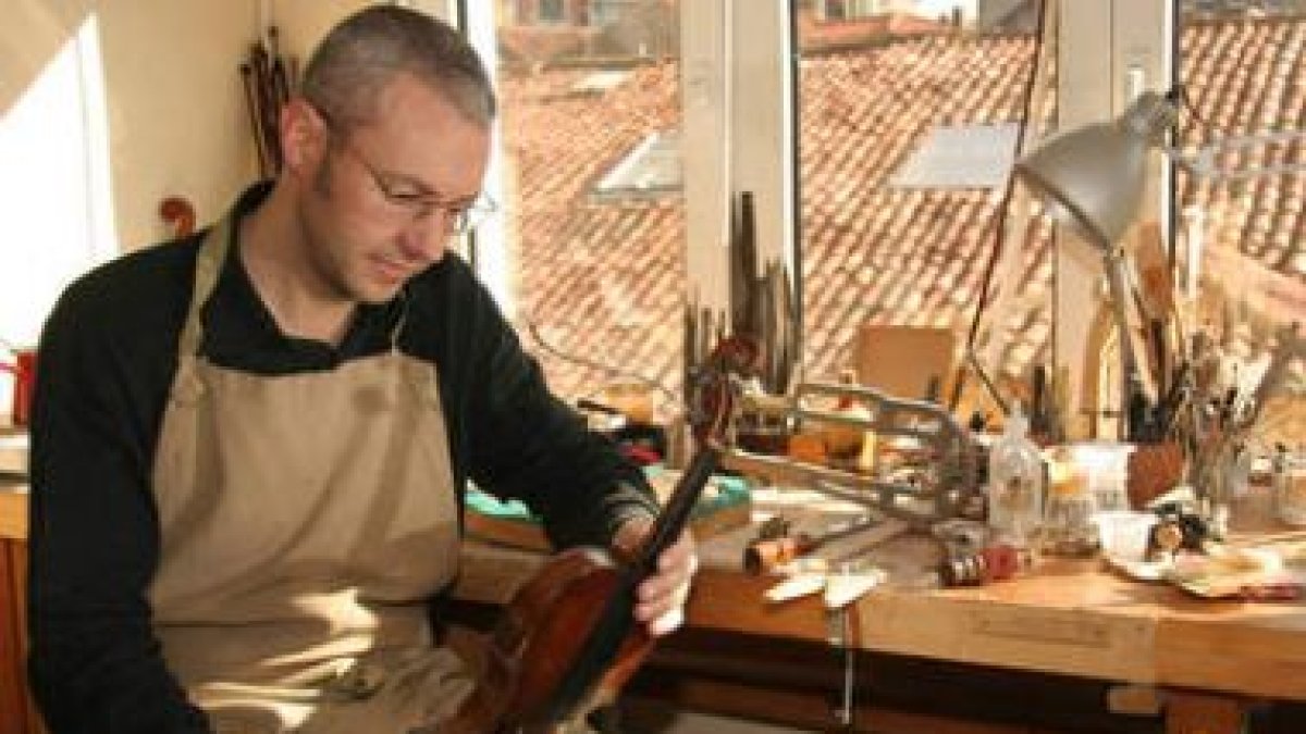 El luthier Roberto Jardón Rico impartirá dos ponencias los días 23 y 24 de julio.