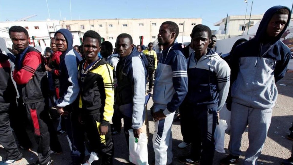 Refugiados subsaharianos en Trípoli el pasado 4 de abril.