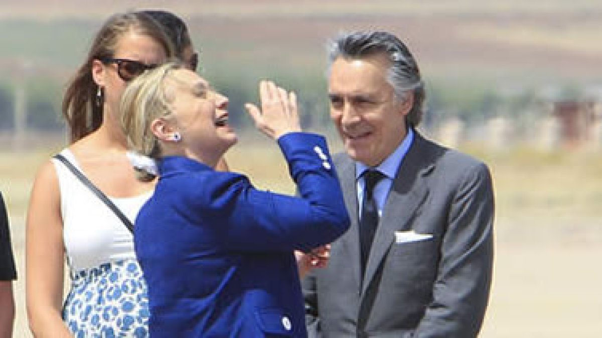 Hillary Clinton a su llegada a la base de Torrejón.