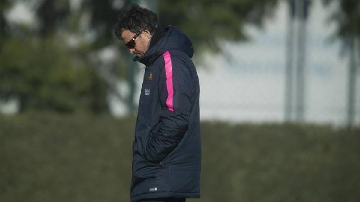 Luis Enrique, en un entrenamiento del Barça.