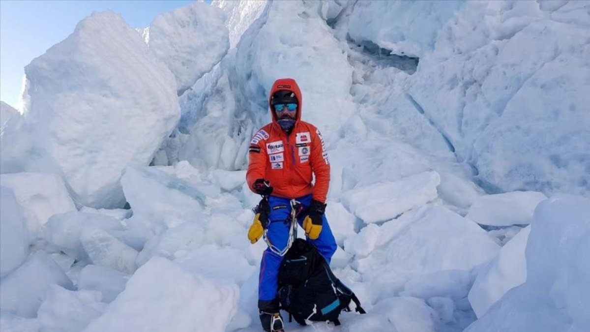 Alex Txikon, en la Cascada del Khumbu, en el Everest, esta semana.