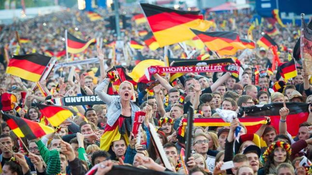 Aficionados alemanes, durante el partido que enfrentó a Alemania con Ghana (2-2), el pasado día 21.