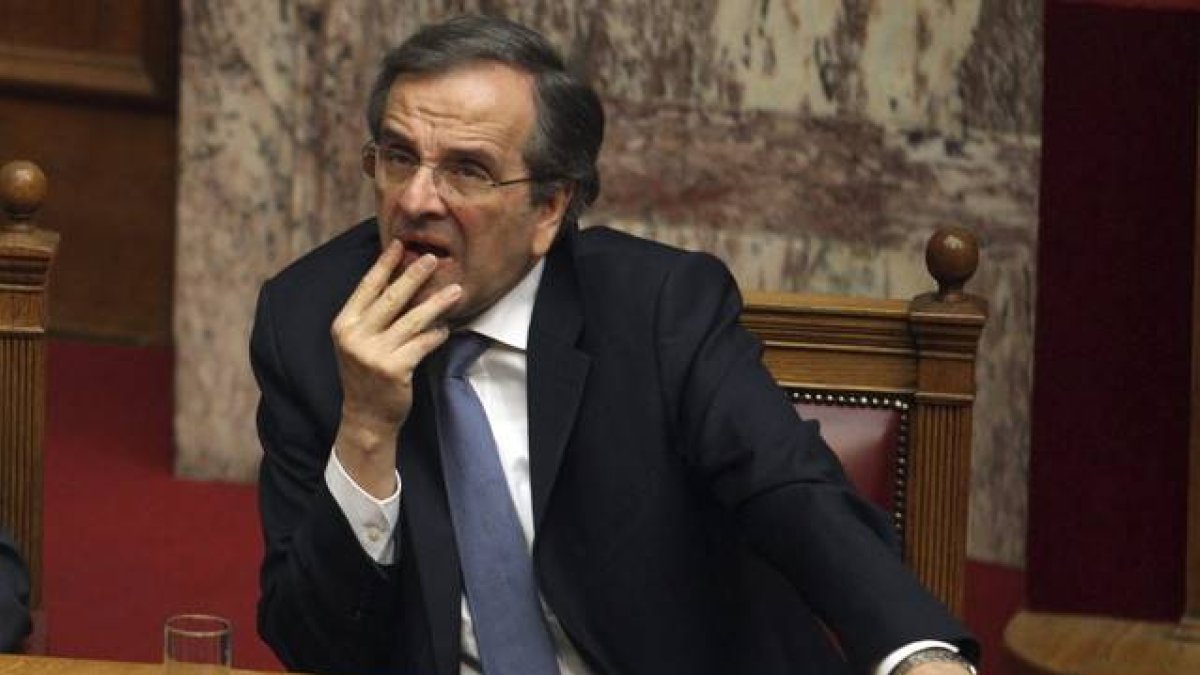 El primer ministro griego, Andonis Samarás, durante la votación en el Parlamento, este lunes.