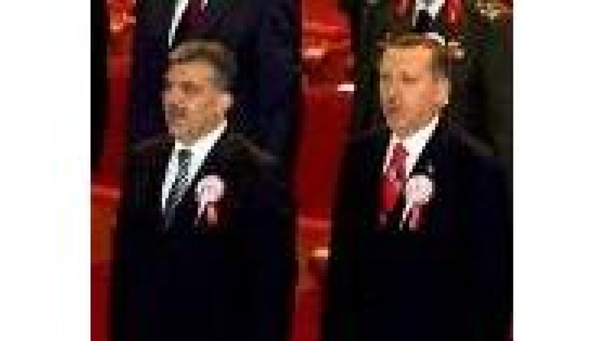 El presidente de Turquía Abdullah Gul junto al primer ministro Erdogan