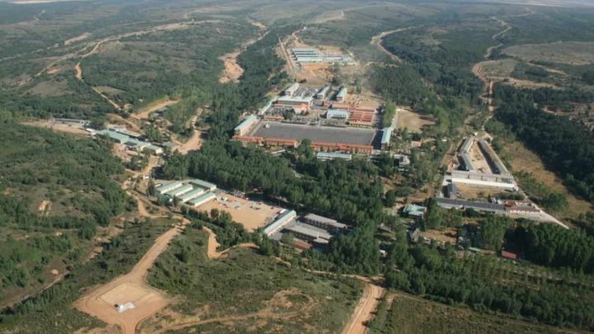 Vista aérea de parte de la base militar Conde de Gazola. DL