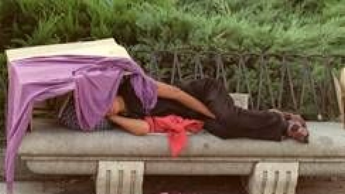 Un 18% de los españoles que duermen en la calle son mujeres