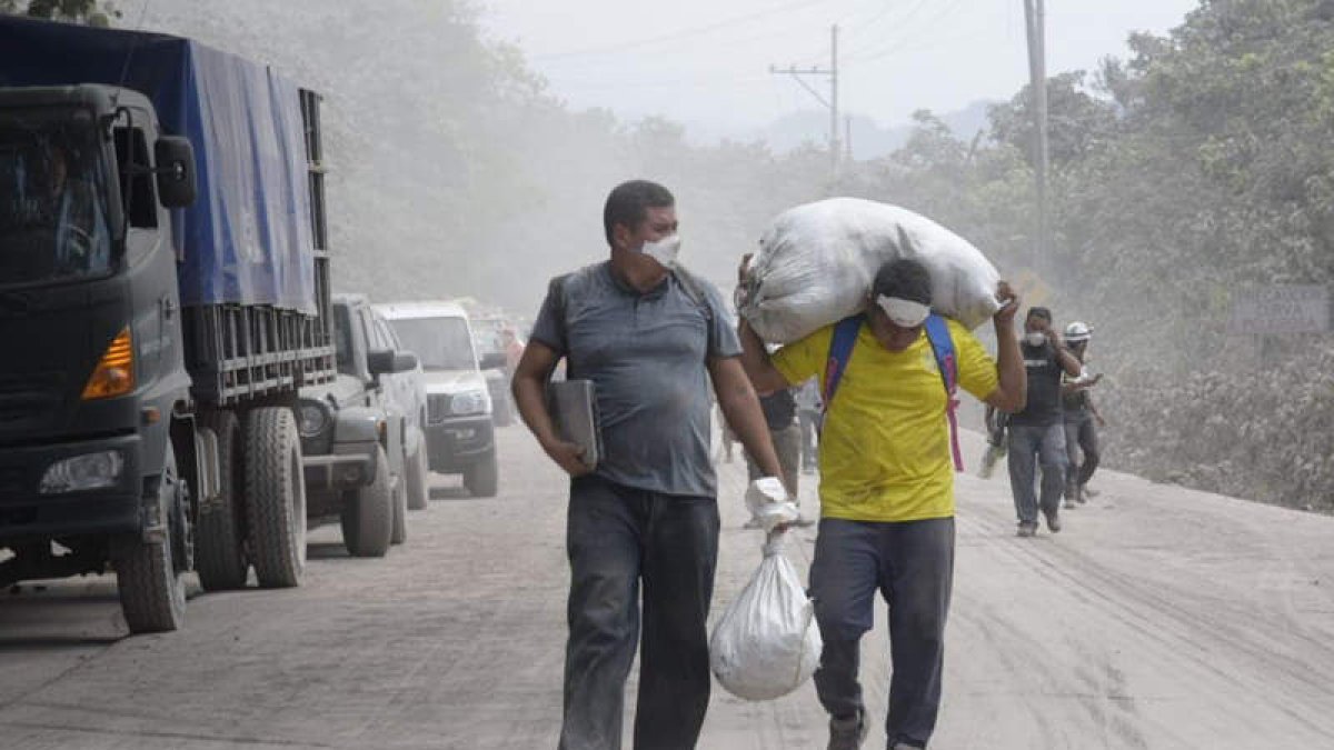 El volcán ha desplazado a decenas de miles de guatemaltecos. RODRIGO PARDO